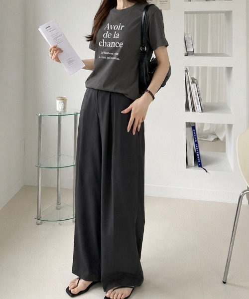 sowme.（ソウミー）の「大人っぽく着回せる◎【フレンチロゴ ベーシック Tシャツ】（Tシャツ/カットソー・レディース・スミクロ/ナチュラル・SMALL/LARGE/MEDIUM）」の6枚目の写真