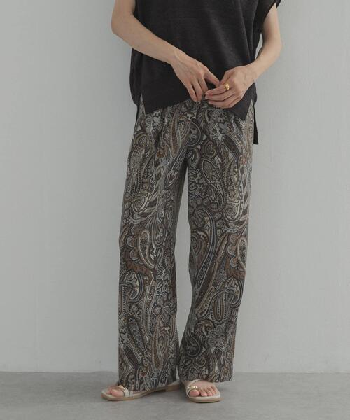 URBAN RESEARCH DOORS(アーバンリサーチドアーズ)の「ダークペイズリープリントイージーパンツ(その他パンツ・レディース・ブラウン系その他/レッド系その他・FREE)」の2枚目の写真