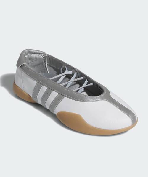 adidas(アディダス)の「TAEKWONDO MEI BALLET W / テコンドー バレエシューズ スニーカーアディダスオリジナルス adidas Originals(スニーカー・レディース・ホワイト×シルバー・22.0cm/22.5cm/23.0cm/23.5cm/24.0cm/24.5cm/25.0cm/25.5cm/26.0cm)」の2枚目の写真