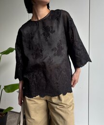 スカラップレースブラウス