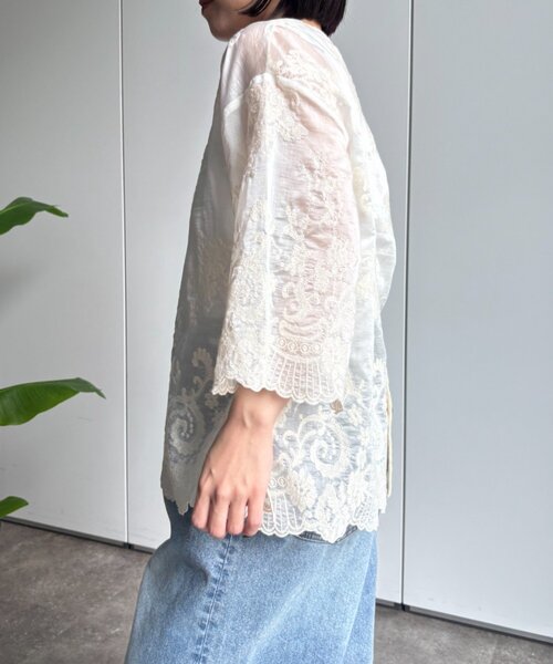 Jena espace merveilleux(ジェナ エスパスメルヴェイユ)の「スカラップレースブラウス(シャツ/ブラウス・レディース・ブラック/アイボリー・FREE)」の7枚目の写真