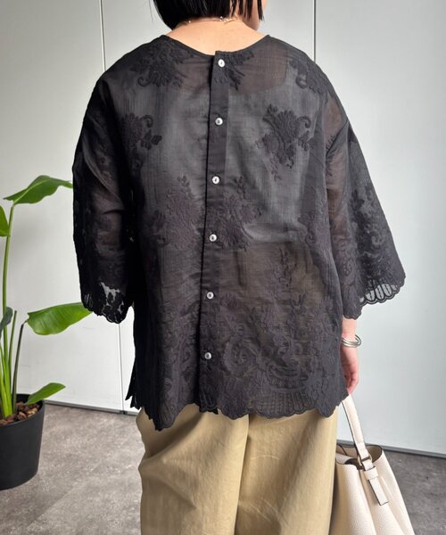 Jena espace merveilleux(ジェナ エスパスメルヴェイユ)の「スカラップレースブラウス(シャツ/ブラウス・レディース・ブラック/アイボリー・FREE)」の22枚目の写真