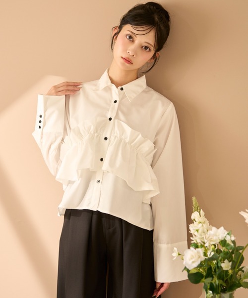 krahe（クレーエ）の「ウエストフリルデザインシャツブラウス（シャツ/ブラウス・レディース・ブルー/オフホワイト・FREE）」の3枚目の写真