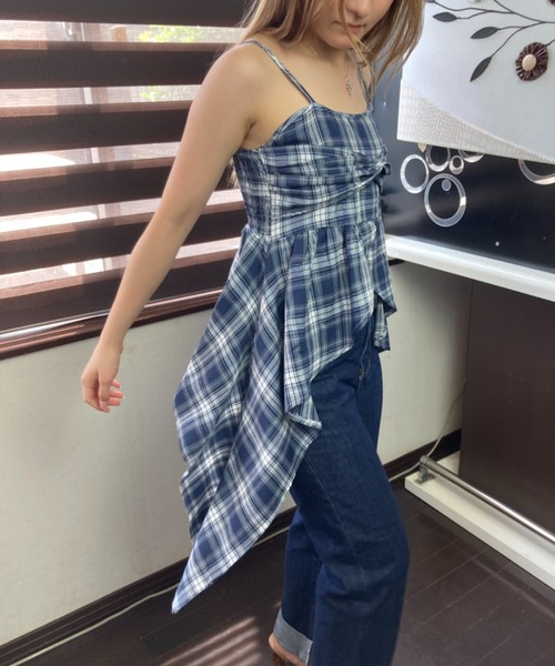 tolene(トレネ)の「タータンチェック柄 アシンメトリーペプラムフレア ビスチェ キャミソール(キャミソール・レディース・イエロー/ネイビー・FREE)」の2枚目の写真