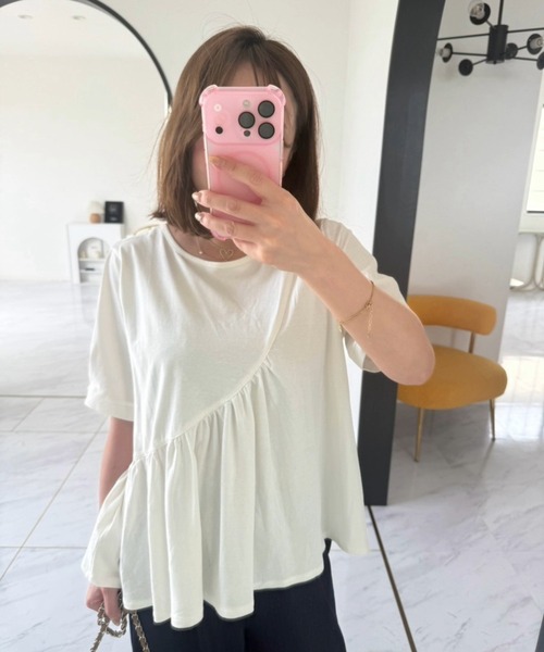 M y u(ミュー)の「アシメカットぺプラムTee(Tシャツ/カットソー・レディース・ホワイト/ブラック・FREE)」の3枚目の写真