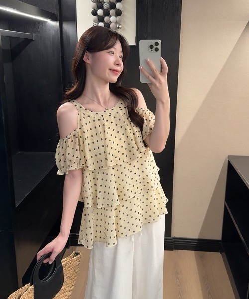 FAVORITO(ファヴォリート)の「オフショルダードット柄トップス(シャツ/ブラウス・レディース・イエロー/ブルー・M/L/S)」の10枚目の写真