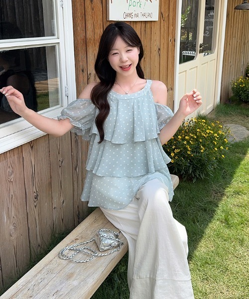FAVORITO(ファヴォリート)の「オフショルダードット柄トップス(シャツ/ブラウス・レディース・イエロー/ブルー・M/L/S)」の22枚目の写真