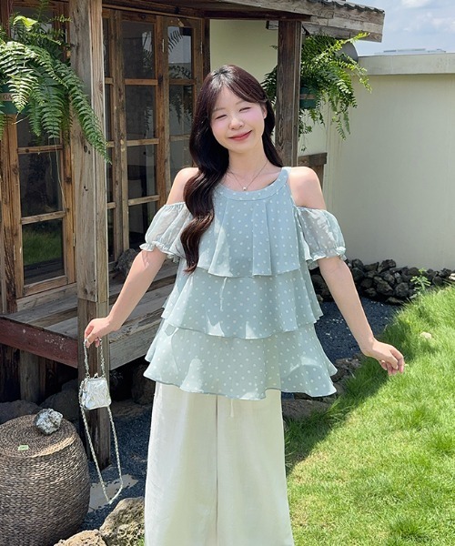 FAVORITO(ファヴォリート)の「オフショルダードット柄トップス(シャツ/ブラウス・レディース・イエロー/ブルー・M/L/S)」の16枚目の写真