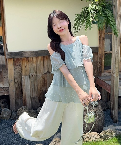 FAVORITO(ファヴォリート)の「オフショルダードット柄トップス(シャツ/ブラウス・レディース・イエロー/ブルー・M/L/S)」の17枚目の写真