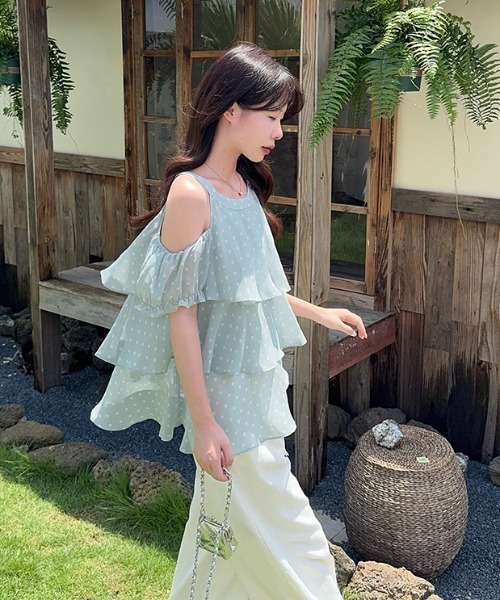 FAVORITO(ファヴォリート)の「オフショルダードット柄トップス(シャツ/ブラウス・レディース・イエロー/ブルー・M/L/S)」の18枚目の写真
