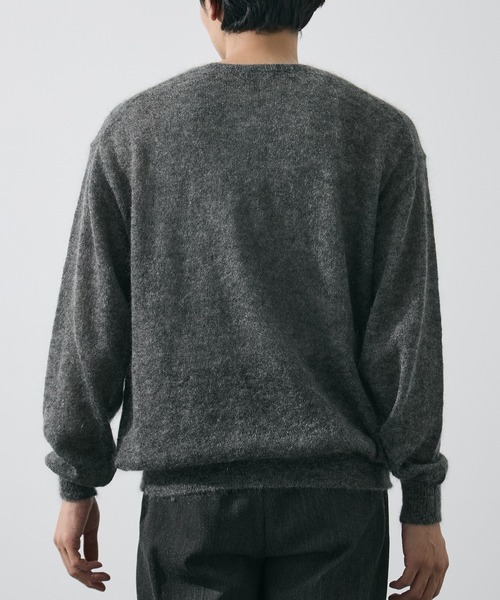 YLEVE(イレーヴ)の「【YLEVE/イレーヴ】SUPER KID MOHAIR HENRY NECK KNIT(ニット/セーター・メンズ・カーキ/ダークグレー・5/4)」の6枚目の写真