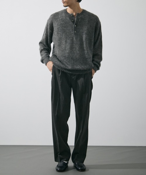 YLEVE(イレーヴ)の「【YLEVE/イレーヴ】SUPER KID MOHAIR HENRY NECK KNIT(ニット/セーター・メンズ・カーキ/ダークグレー・5/4)」の8枚目の写真