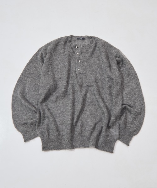 YLEVE(イレーヴ)の「【YLEVE/イレーヴ】SUPER KID MOHAIR HENRY NECK KNIT(ニット/セーター・メンズ・カーキ/ダークグレー・5/4)」の9枚目の写真