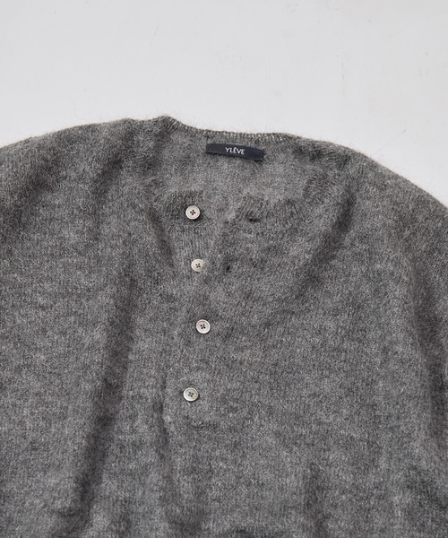 YLEVE(イレーヴ)の「【YLEVE/イレーヴ】SUPER KID MOHAIR HENRY NECK KNIT(ニット/セーター・メンズ・カーキ/ダークグレー・5/4)」の10枚目の写真