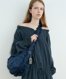 SINOON（シヌーン）の「Padded Shirring Bag (Navy)（メッセンジャーバッグ）」