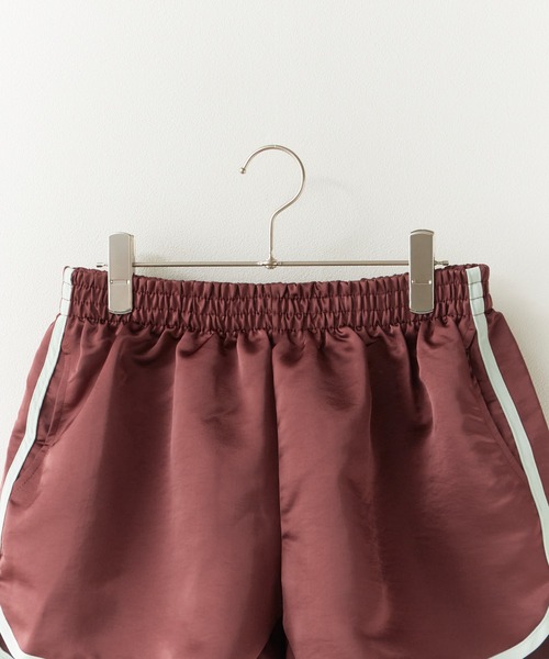Chick(チック)の「Side Line Easy-Fit Shorts / サイドライン イージー仕様 ショートパンツ 2026年 夏 夏服(その他パンツ・レディース・ブラウン・FREE)」の2枚目の写真