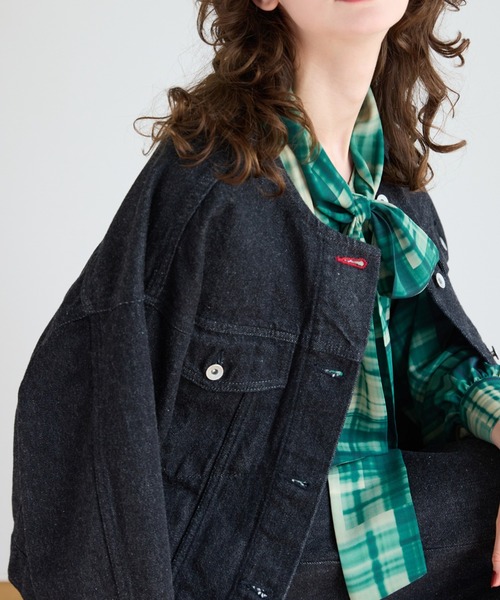 R-ISM(リズム)の「【JAPAN DENIM】ノーカラーデニムブルゾン(デニムジャケット・レディース・ブラック/ブルー・4)」の3枚目の写真