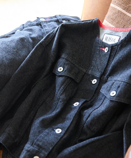 R-ISM(リズム)の「【JAPAN DENIM】ノーカラーデニムブルゾン(デニムジャケット・レディース・ブラック/ブルー・4)」の4枚目の写真