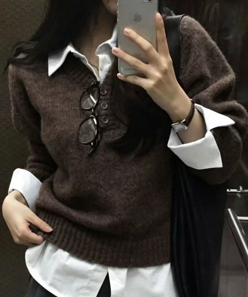 SHERU(シェル)の「スキッパーシャツレイヤードニット(ニット/セーター・レディース・ベージュ/ネイビー/ブラウン/グレー・M)」の3枚目の写真