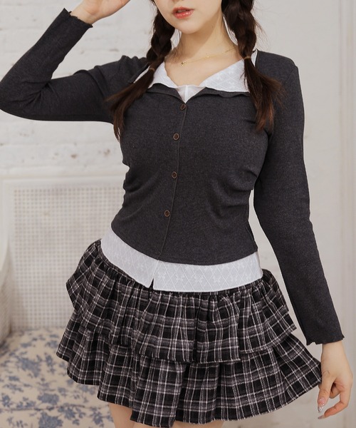 Anely(アネリー)の「フェイクレイヤード 襟付き ボタン フィット トップス(Tシャツ/カットソー・レディース・ホワイト/チャコールグレー・FREE)」の3枚目の写真