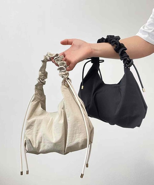 TONE SELECT GOODS(トーンセレクトグッズ)の「Liaa/くしゅくしゅギャザーハンドル ナイロンバッグ A18868(ハンドバッグ・レディース・ベージュ/ブラック・FREE)」の10枚目の写真
