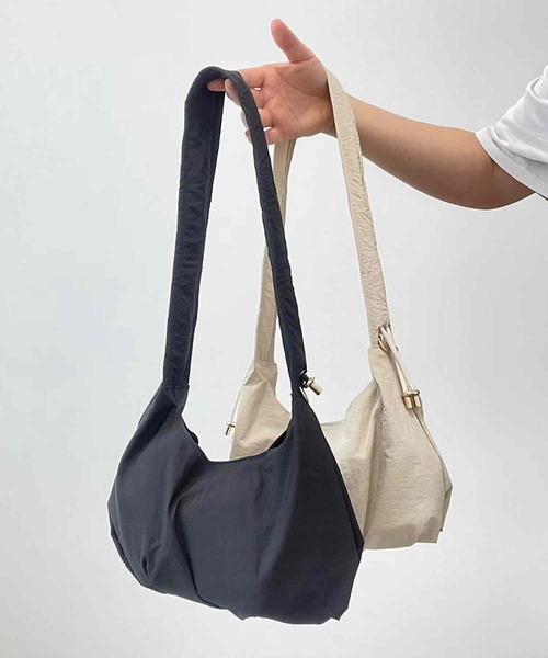 TONE SELECT GOODS(トーンセレクトグッズ)の「Liaa/くしゅくしゅギャザーハンドル ナイロンバッグ A18868(ハンドバッグ・レディース・ベージュ/ブラック・FREE)」の11枚目の写真