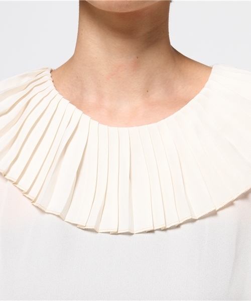 merlot plus(メルロープリュス)の「プリーツピエロ襟ブラウス2300(シャツ/ブラウス・レディース・アイボリー/ブラック/ピンク・FREE)」の7枚目の写真