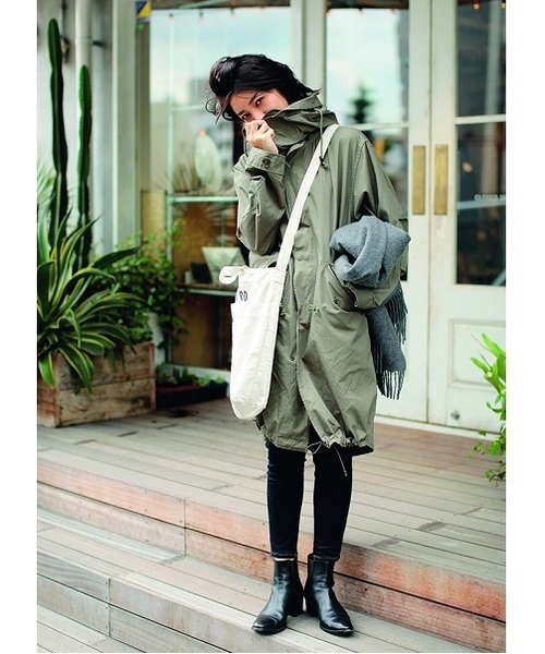 TODAYFUL（トゥデイフル）の「LOGOショルダーバッグ（ショルダーバッグ・レディース・オフホワイト/ネイビー/カーキ・FREE）」の10枚目の写真