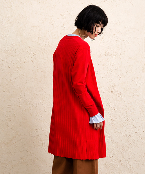 UNITED TOKYO（ユナイテッドトウキョウ）の「プリーツリブニットロングカーデ（カーディガン/ボレロ・レディース・レッド/サックスブルー/ネイビー・1）」の3枚目の写真