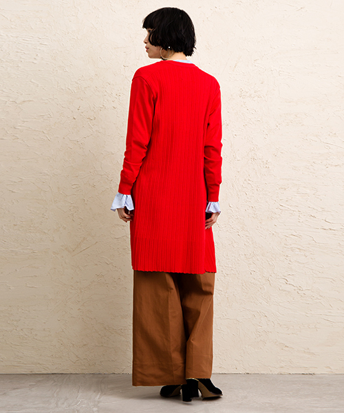 UNITED TOKYO（ユナイテッドトウキョウ）の「プリーツリブニットロングカーデ（カーディガン/ボレロ・レディース・レッド/サックスブルー/ネイビー・1）」の15枚目の写真