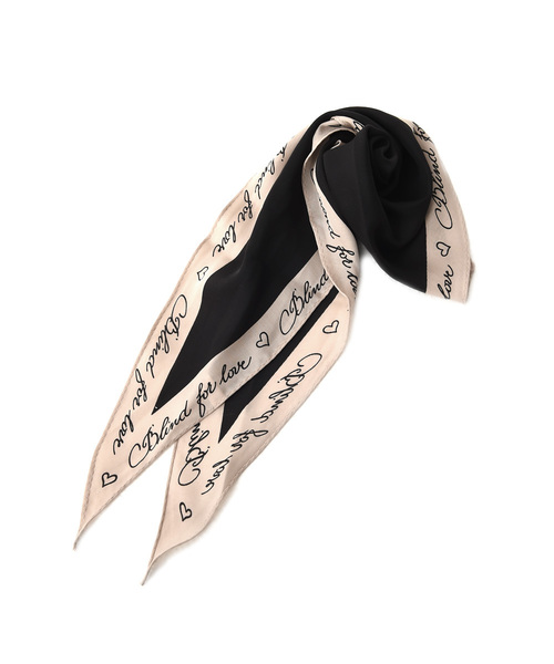 marjour(マージュール)の「LETTERS PRINT SCARF(バンダナ/スカーフ・レディース・ブラック/ネイビー/マスタード/レンガ・フリ-)」の2枚目の写真