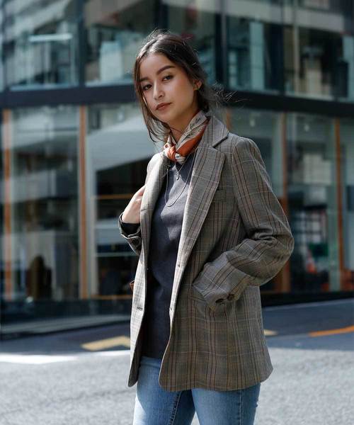 marjour(マージュール)の「LETTERS PRINT SCARF(バンダナ/スカーフ・レディース・ブラック/ネイビー/マスタード/レンガ・フリ-)」の13枚目の写真