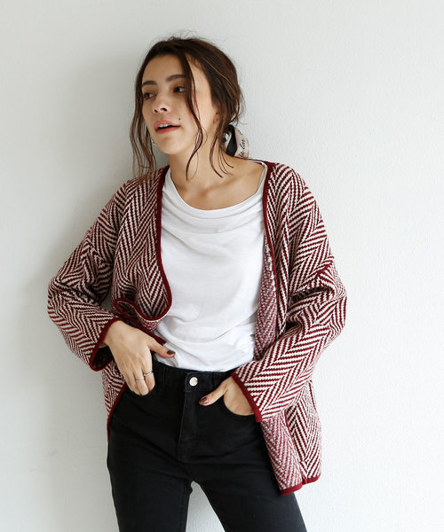 marjour(マージュール)の「LETTERS PRINT SCARF(バンダナ/スカーフ・レディース・ブラック/ネイビー/マスタード/レンガ・フリ-)」の16枚目の写真