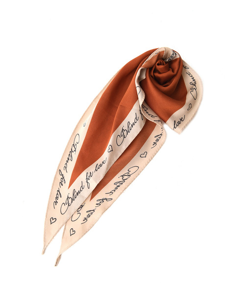 marjour(マージュール)の「LETTERS PRINT SCARF(バンダナ/スカーフ・レディース・ブラック/ネイビー/マスタード/レンガ・フリ-)」の5枚目の写真