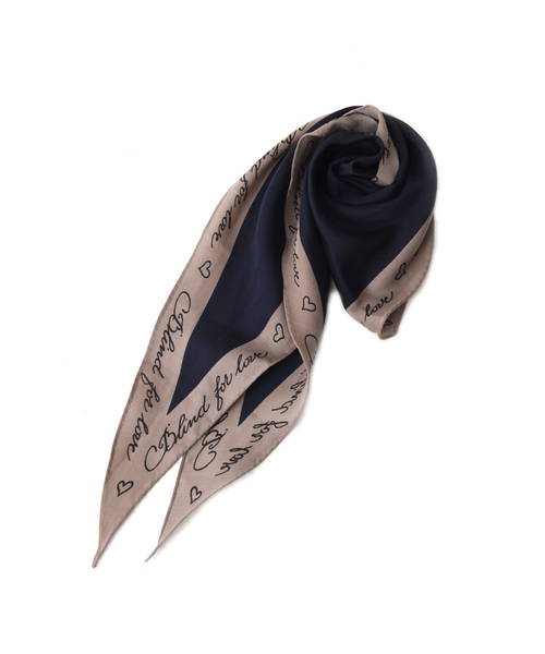 marjour(マージュール)の「LETTERS PRINT SCARF(バンダナ/スカーフ・レディース・ブラック/ネイビー/マスタード/レンガ・フリ-)」の15枚目の写真