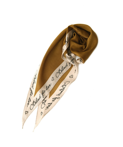 marjour(マージュール)の「LETTERS PRINT SCARF(バンダナ/スカーフ・レディース・ブラック/ネイビー/マスタード/レンガ・フリ-)」の20枚目の写真