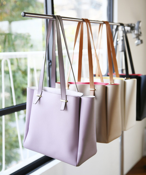 GLOBAL WORK（グローバルワーク）の「ポーチツキトート/819330（トートバッグ・レディース・ベージュ/パープル系その他5/オフホワイト/ブラック・FREE）」の4枚目の写真