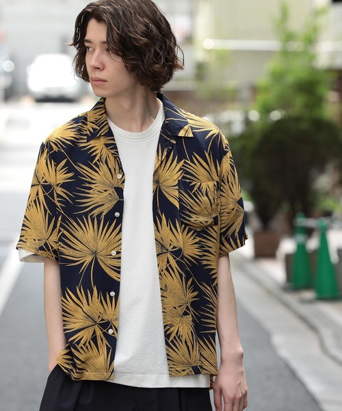 JUNRED(ジュンレッド)の「【ビッグシルエット】リーフプリントオープンカラーシャツ(シャツ/ブラウス・メンズ・ネイビー/レッド/イエロー/ブラック/イエロー系その他2・S/M/L)」の3枚目の写真