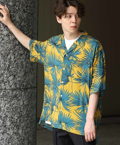 JUNRED(ジュンレッド)の「【ビッグシルエット】リーフプリントオープンカラーシャツ(シャツ/ブラウス・メンズ・ネイビー/レッド/イエロー/ブラック/イエロー系その他2・S/M/L)」の4枚目の写真