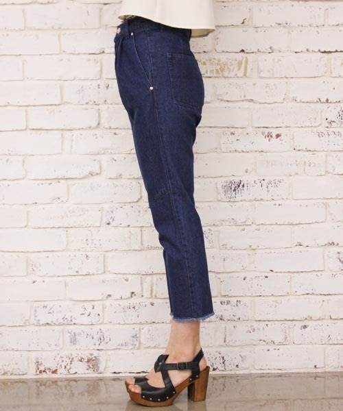 Kastane（カスタネ）の「【Kastane】裁ちきりデニムパンツ（その他パンツ・レディース・ホワイト/ブルー・MEDIUM/SMALL）」の8枚目の写真