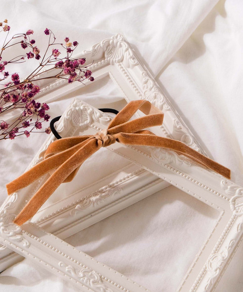 WEGO（ウィゴー）の「WEGO/ベロアリボンゴム（ヘアゴム・レディース・ブラック/ベージュ/ブラウン/ワイン・FREE）」の4枚目の写真