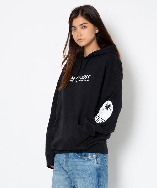 Revo.（レボ）の「【Safari掲載】LOGO SWEAT HOODIE by PALM/STRIPES（パーカー・メンズ・ブラック/パープル/オリーブ/ピンク・M/L/XL）」の2枚目の写真