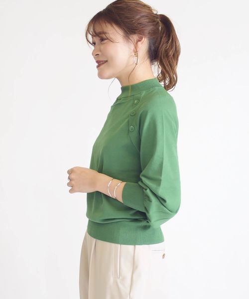 SHIPS（シップス）の「ハイネックボタンニットプルオーバー（ニット/セーター・レディース・ナチュラル/ダークグレー/グリーン・ONE SIZE）」の11枚目の写真