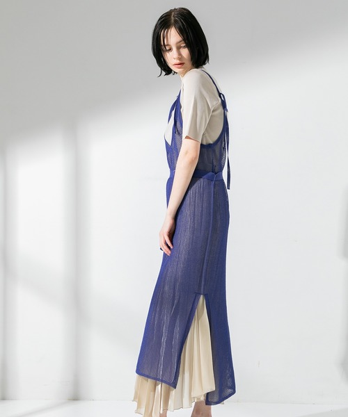 UNITED TOKYO（ユナイテッドトウキョウ）の「バックオープン キャミワンピース（ワンピース・レディース・ゴールド/ブルー・0）」の10枚目の写真