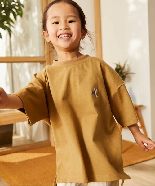 &yam(アンドヤム)の「ミッキー刺繍T(Tシャツ/カットソー・キッズ・ホワイト/キャメル/ピンク/カーキ/ブラック/チャコールグレー・90/100/110/120/130/140/150)」の6枚目の写真
