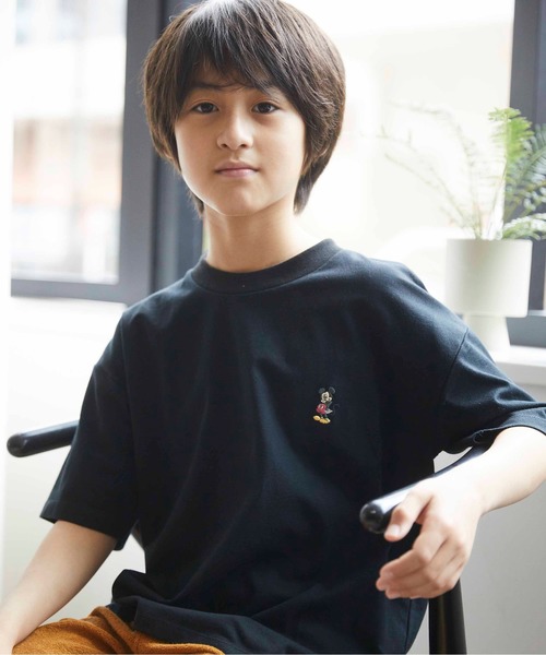 &yam(アンドヤム)の「ミッキー刺繍T(Tシャツ/カットソー・キッズ・ホワイト/キャメル/ピンク/カーキ/ブラック/チャコールグレー・90/100/110/120/130/140/150)」の3枚目の写真