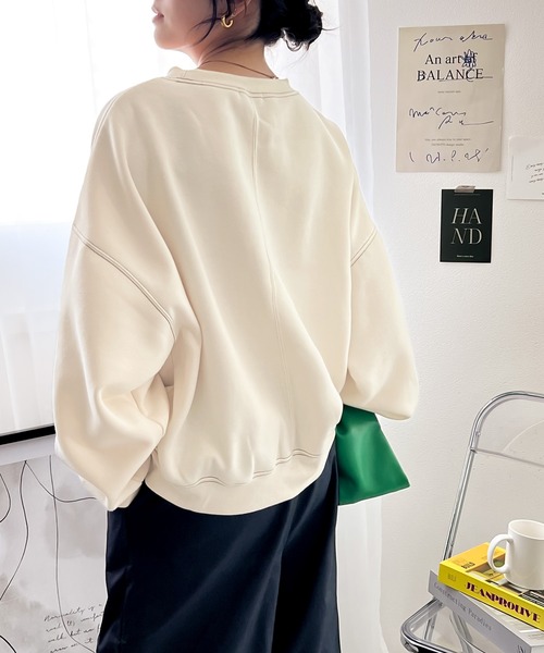 Java(ジャバ)の「《JaVa ジャバコラボ》配色ステッチクロップド丈スウェットプルオーバー(スウェット・レディース・ブラック/モカ/アイボリー/グレイッシュベージュ/ブルー系その他・MEDIUM/LARGE/X-LARGE/SMALL)」の19枚目の写真