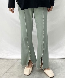 裾センタースリット入りセミフレアリブパンツ