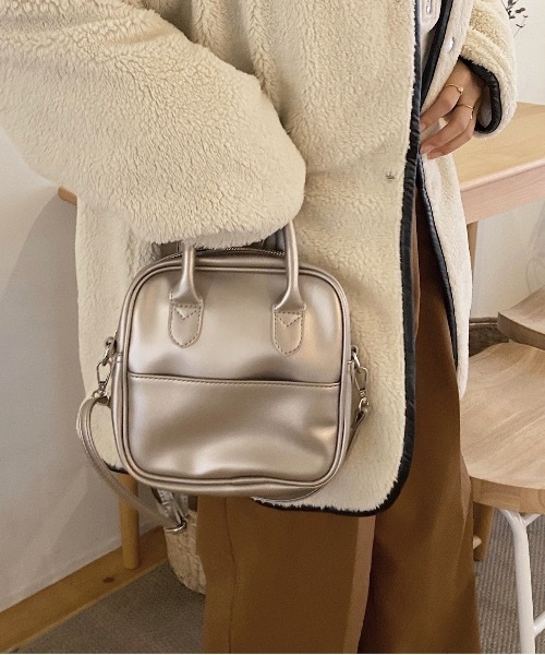 shopnikoniko（ショップニコニコ）の「2way スクエアボストンショルダーバッグ（ショルダーバッグ・レディース・ブラック/ワイン/ホワイト/ピンクゴールド/ブラック系その他/ベージュ・フリー）」の6枚目の写真