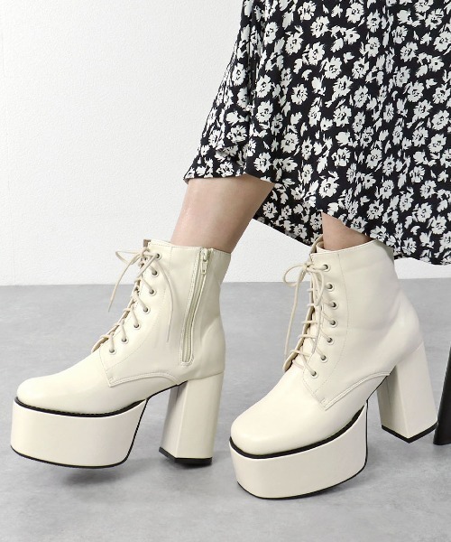 LOVEHUNTER(ラブハンター)の「LOVEHUNTER / 10.5cm厚底 スクエアトゥ レースアップブーツ(1542)(ブーツ・レディース・ブラック/ダークブラウン/アイボリー/ブラック系その他/シルバー・S/M/L/LL/SS/3L)」の2枚目の写真